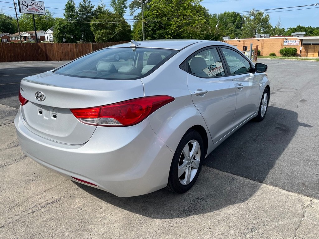 2011 Hyundai Elantra GLS photo