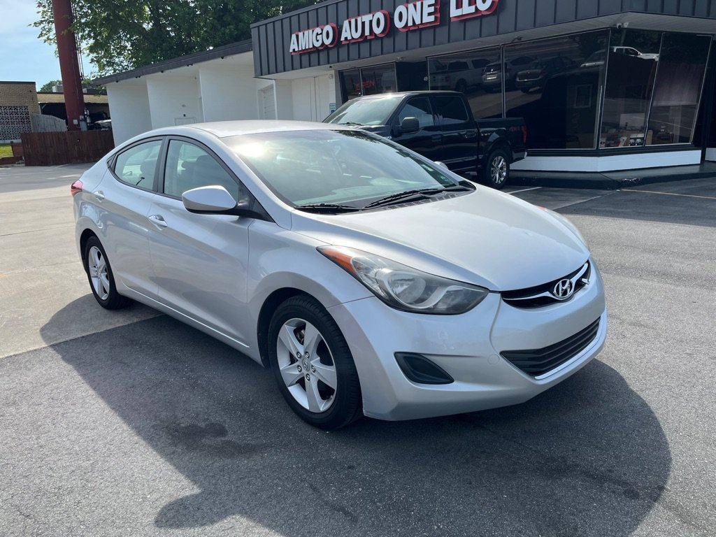 2011 Hyundai Elantra GLS photo