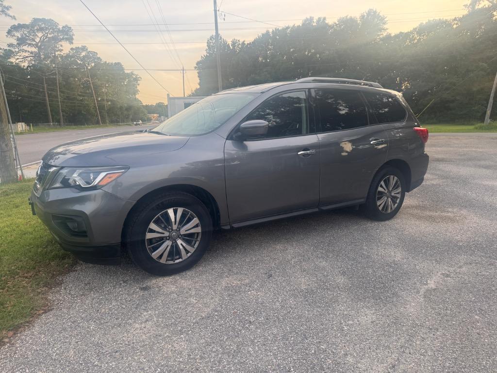 2020 Nissan Pathfinder - $13,300