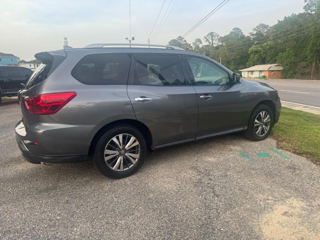 2020 Nissan Pathfinder - $13,300