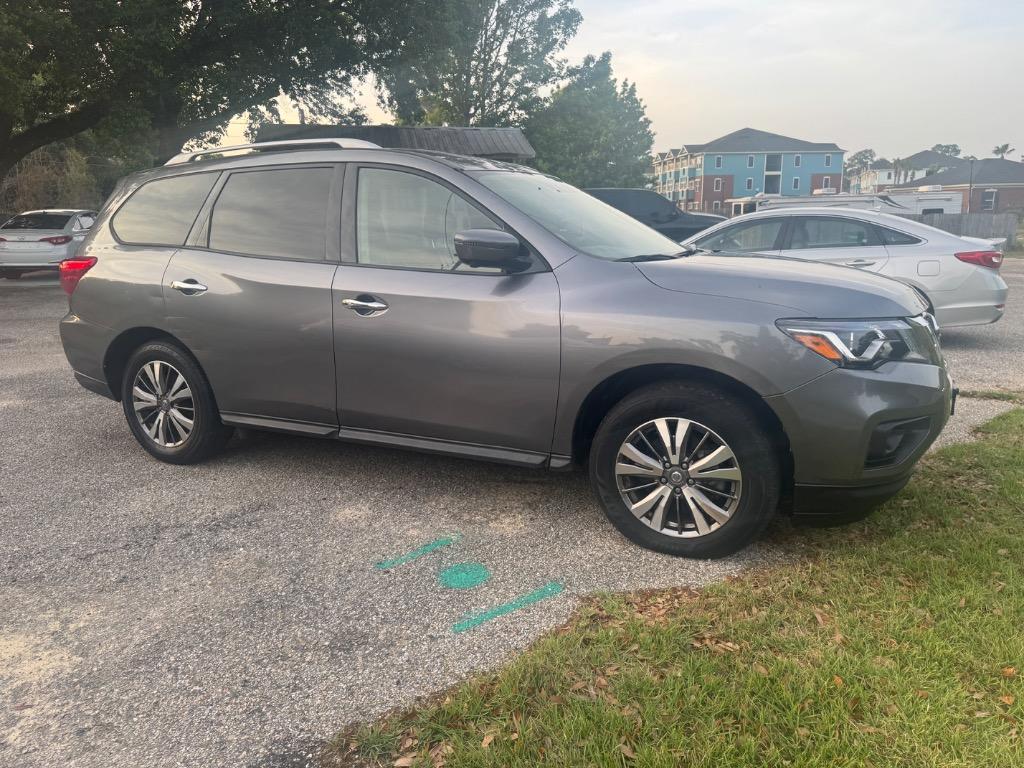 2020 Nissan Pathfinder - $13,300