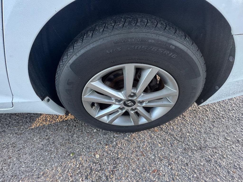 2017 Hyundai Sonata - $9,500