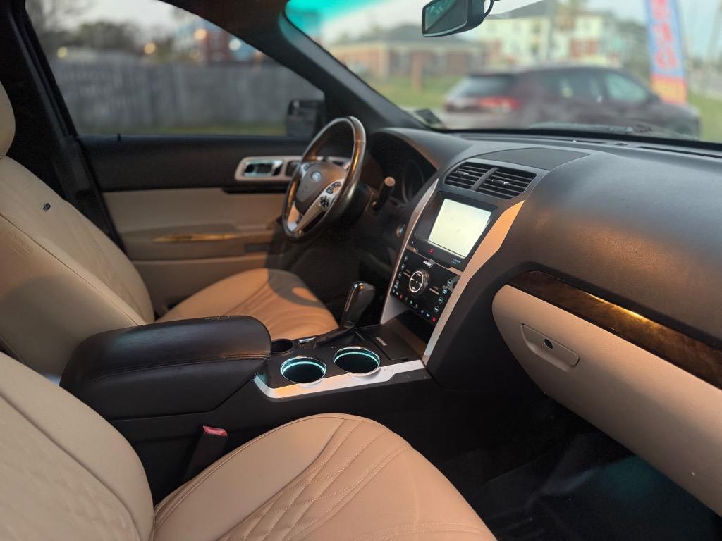 2014 Ford Explorer - $9,500