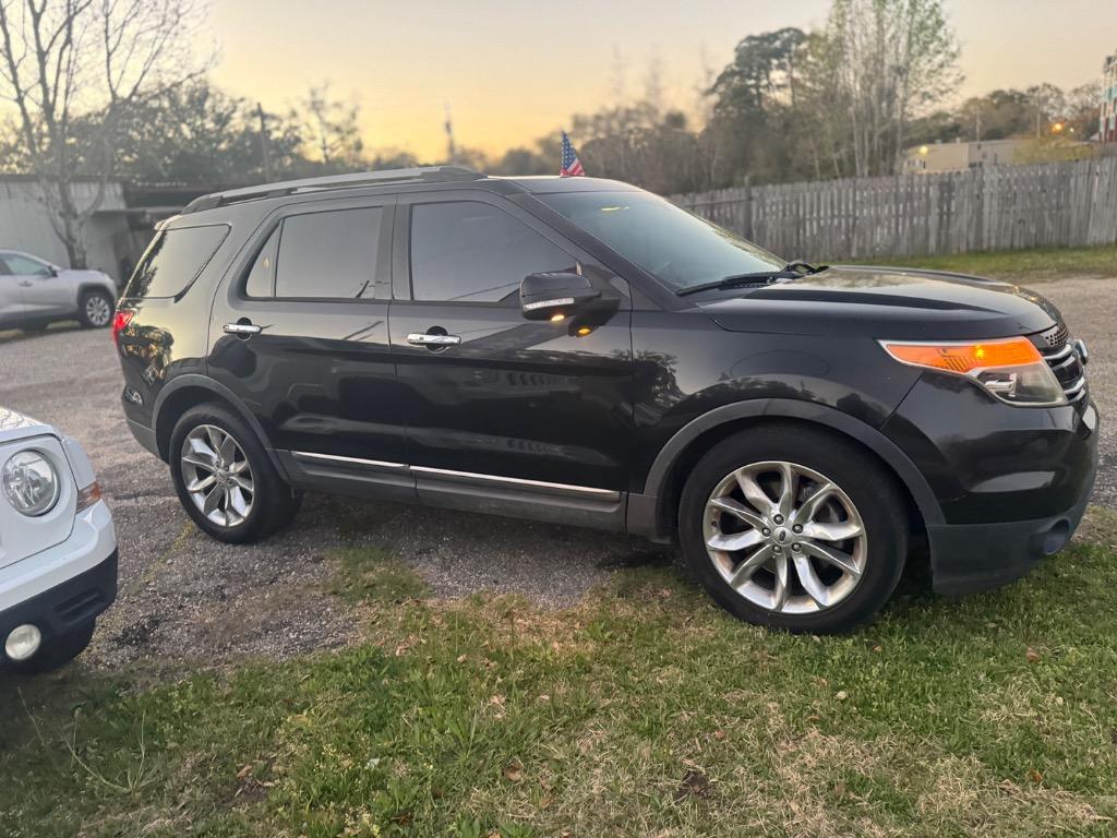2014 Ford Explorer - $9,500