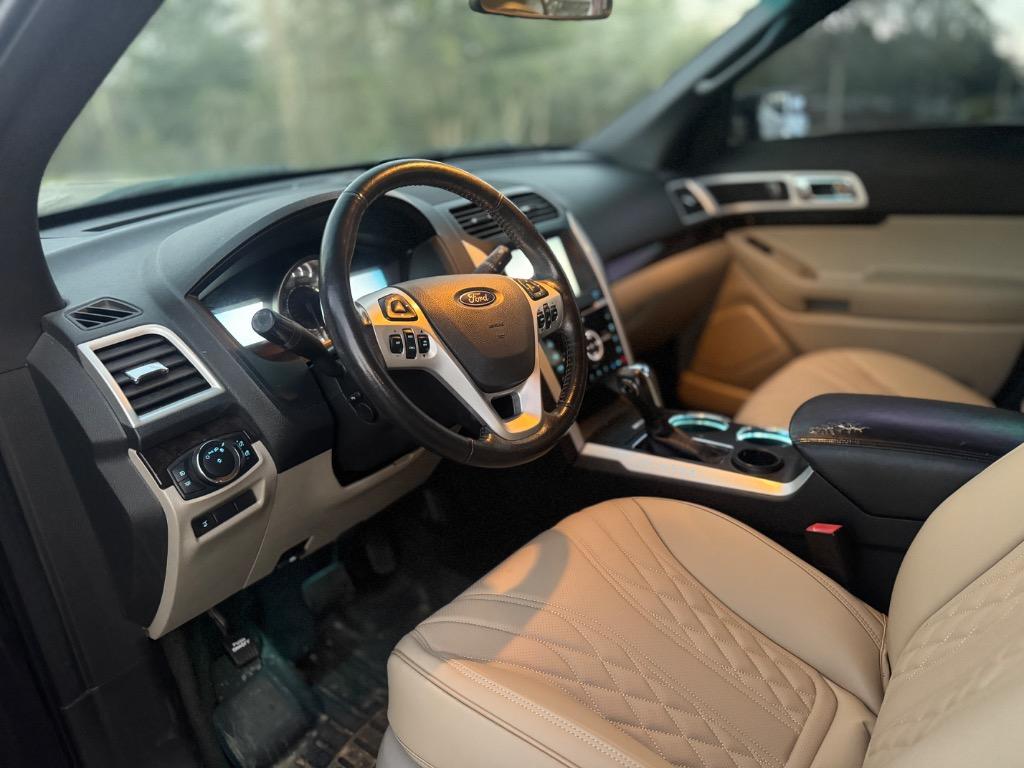 2014 Ford Explorer - $9,500