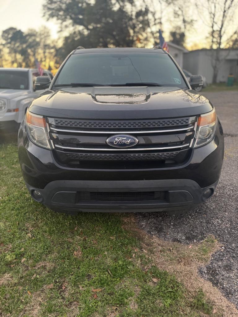 2014 Ford Explorer - $9,500