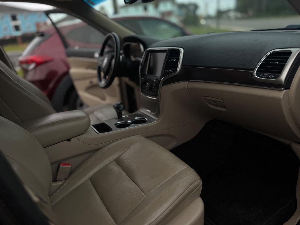 2015 Jeep Cherokee - $15,500