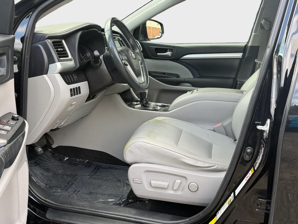 2016 Toyota Highlander - $18,000