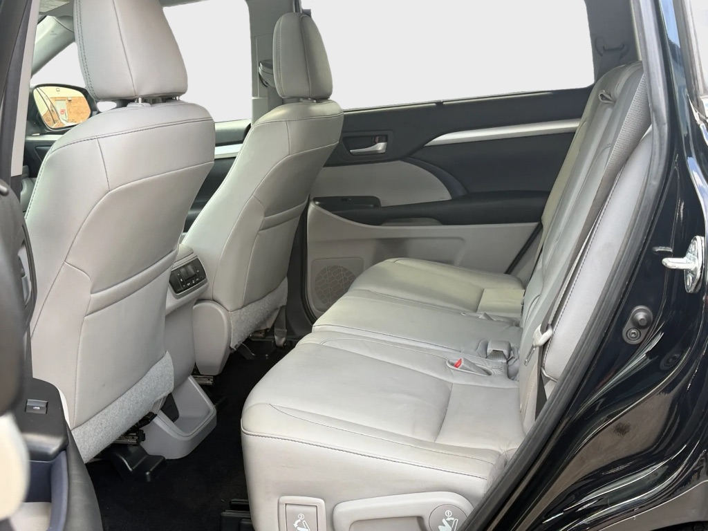 2016 Toyota Highlander - $18,000