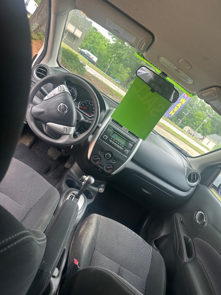 2018 Nissan Versa SV photo
