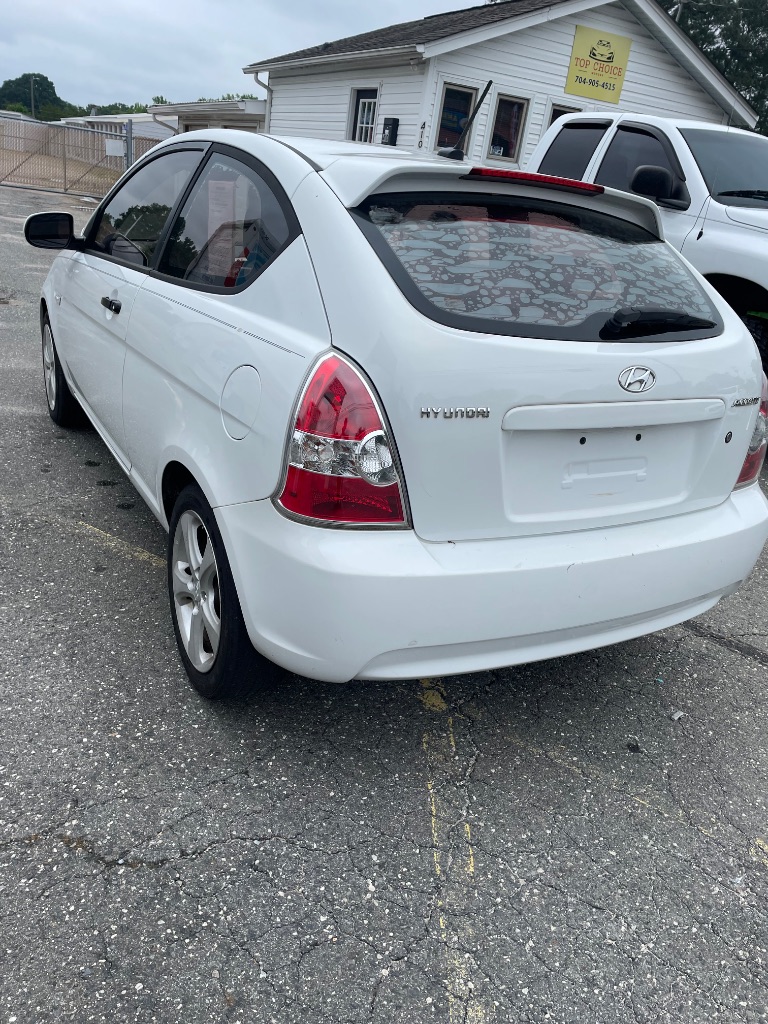 2011 Hyundai Accent SE photo