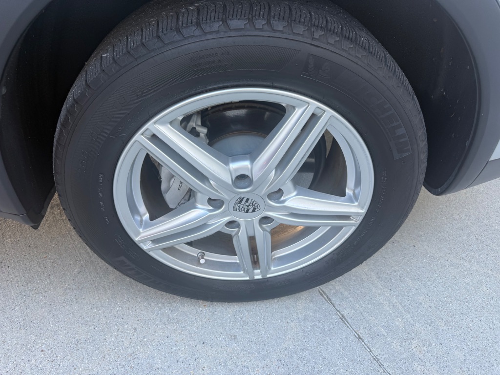 2014 Porsche Cayenne - $12,000
