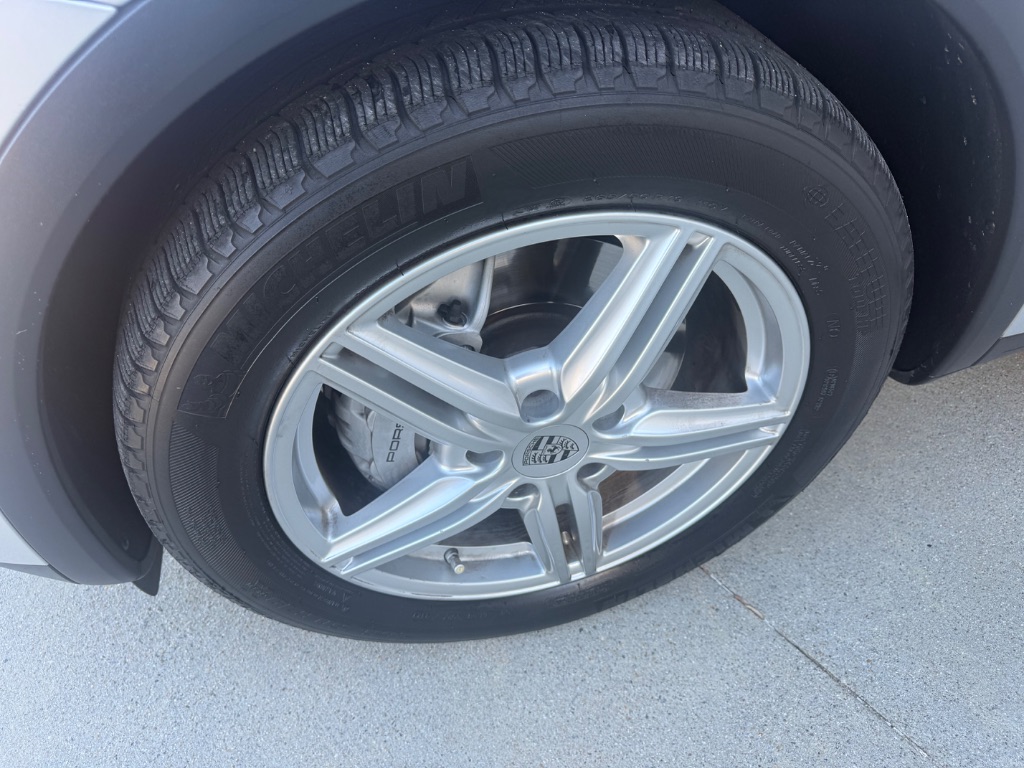 2014 Porsche Cayenne - $12,000
