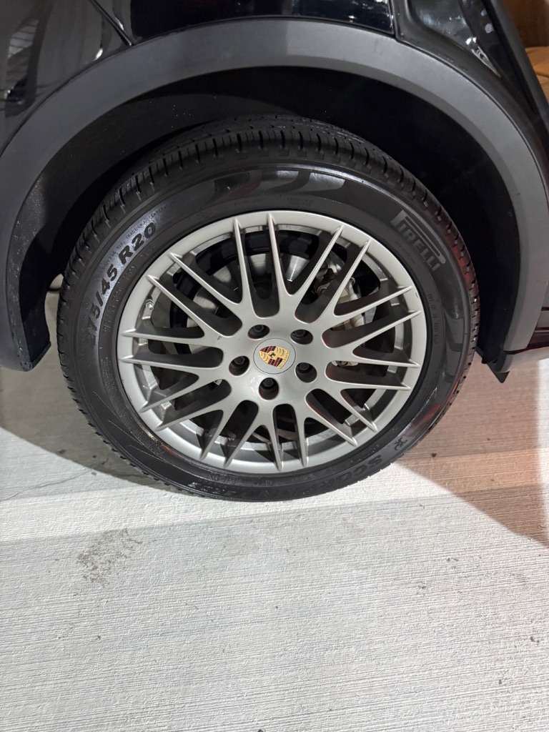2014 Porsche Cayenne - $14,000