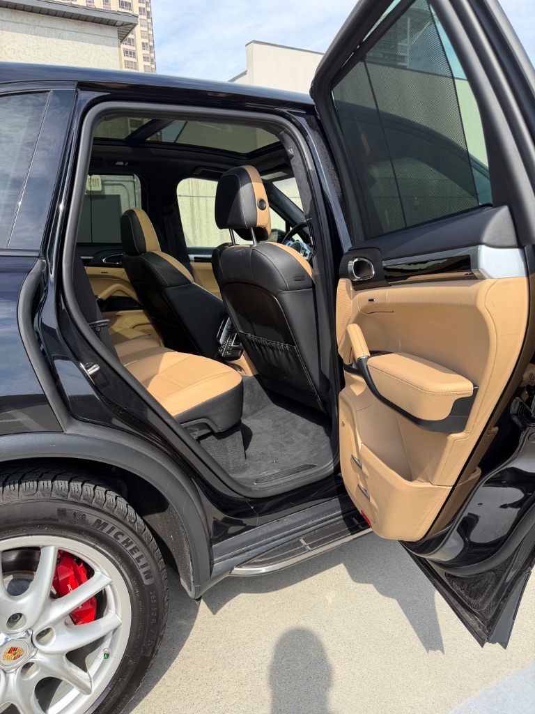 2014 Porsche Cayenne - $14,000