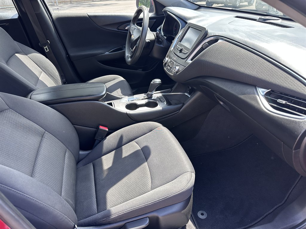 2016 Chevrolet Malibu - $10,950