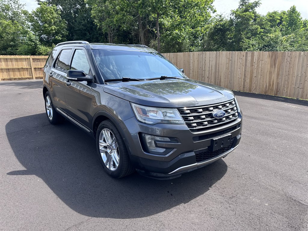 2016 Ford Explorer XLT photo