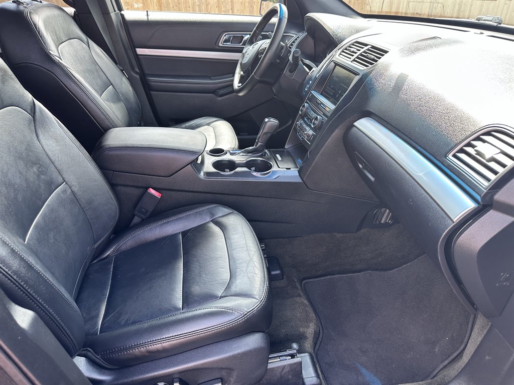 2016 Ford Explorer XLT photo