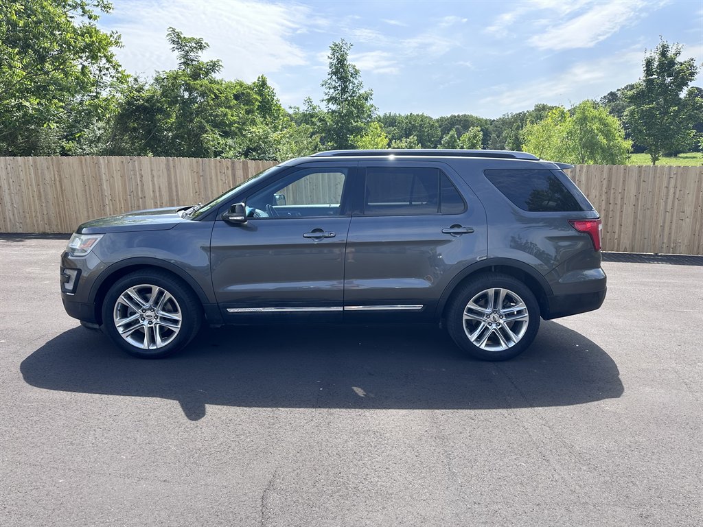 2016 Ford Explorer XLT photo