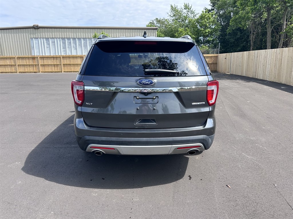 2016 Ford Explorer XLT photo