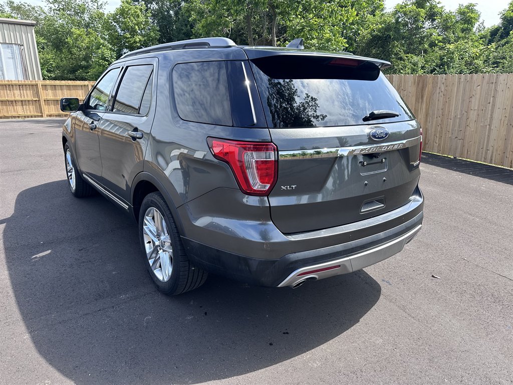 2016 Ford Explorer XLT photo