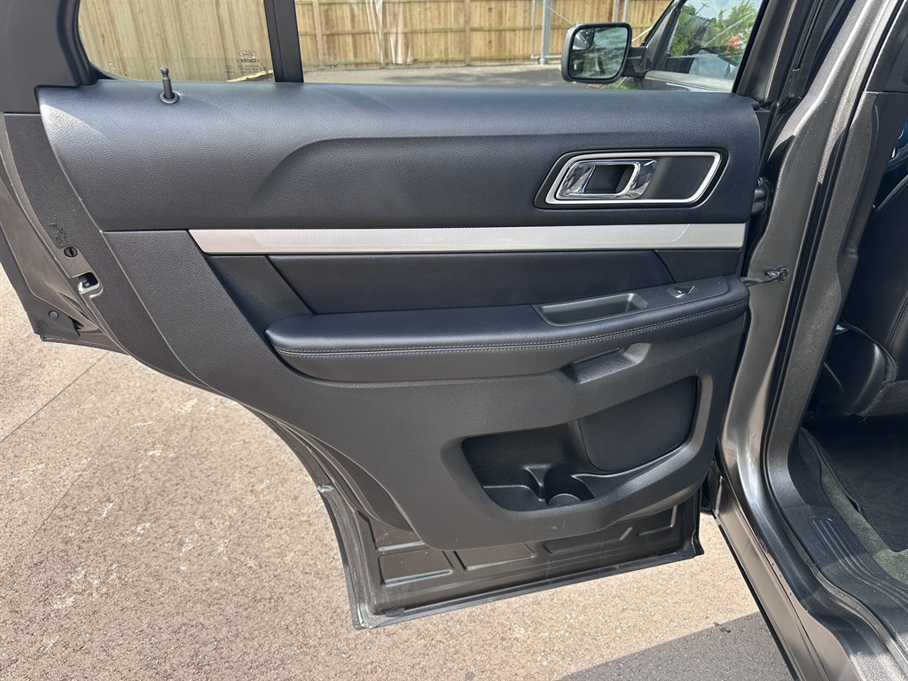 2016 Ford Explorer XLT photo