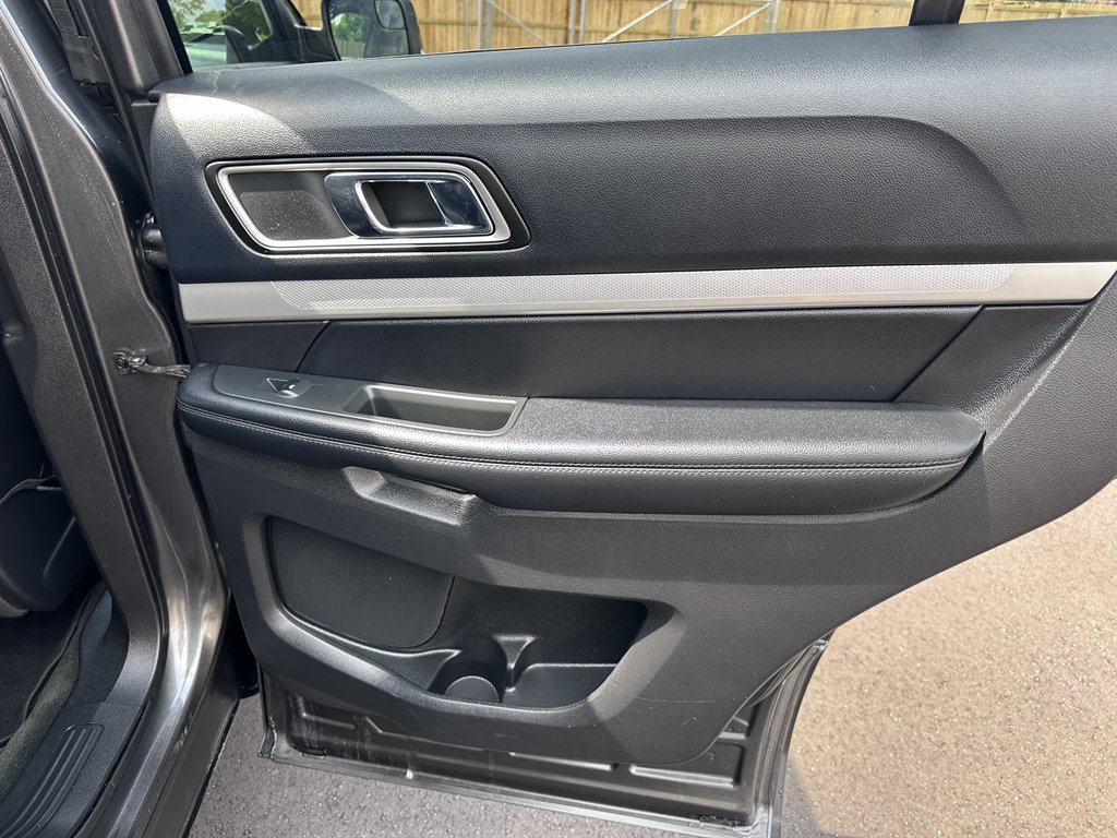 2016 Ford Explorer XLT photo