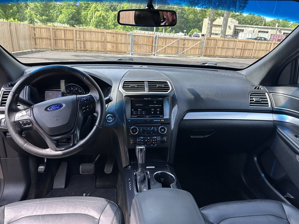 2016 Ford Explorer XLT photo