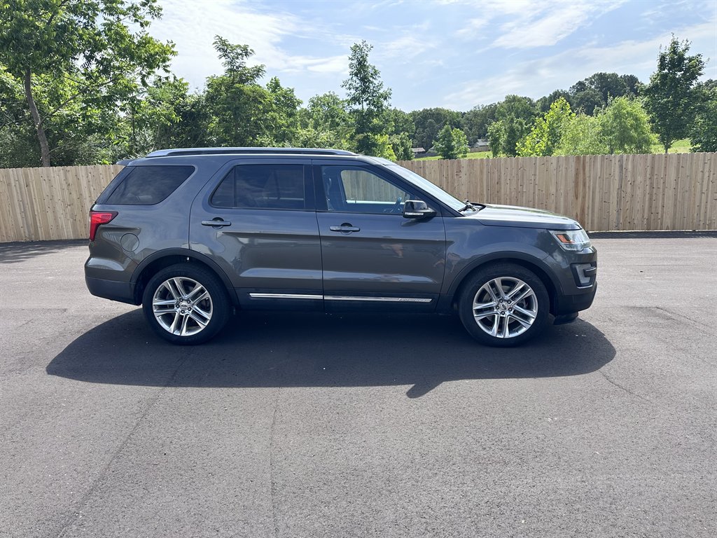 2016 Ford Explorer XLT photo
