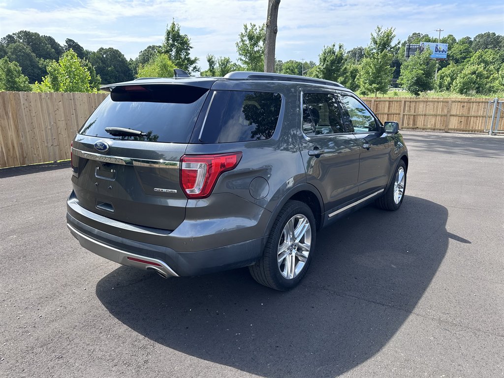 2016 Ford Explorer XLT photo