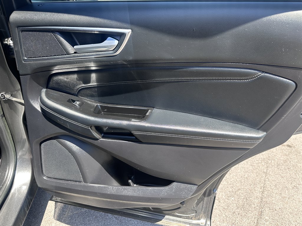 2017 Ford Edge - $12,500