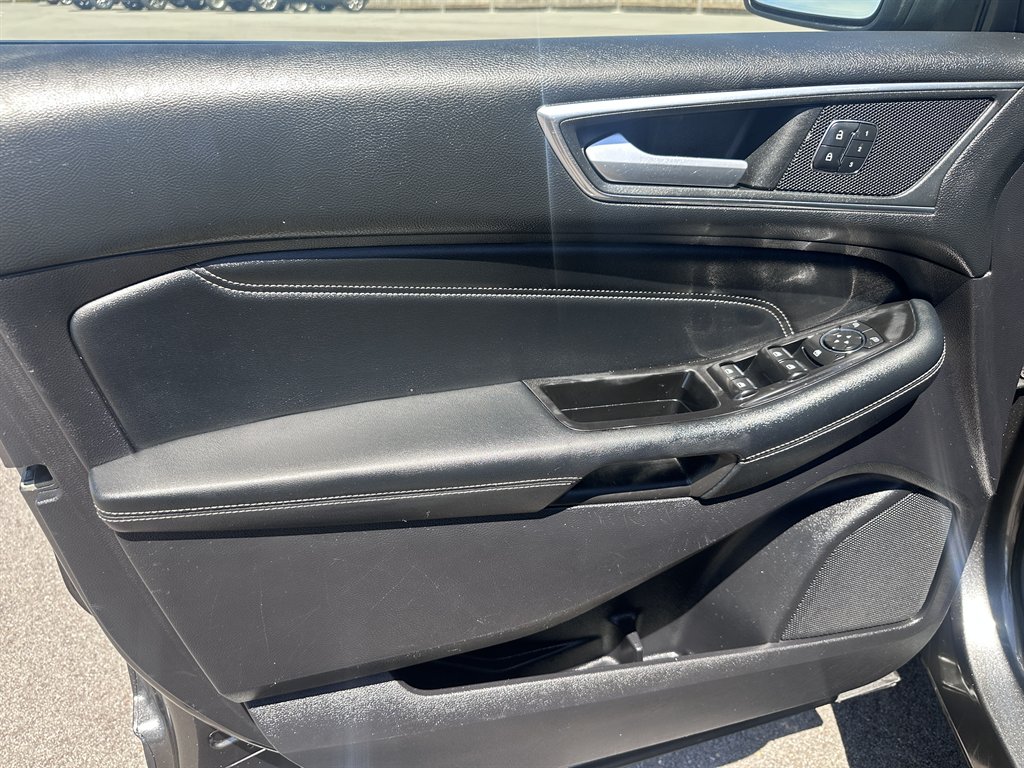 2017 Ford Edge - $12,500