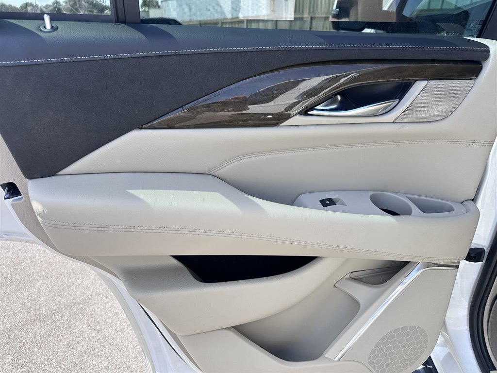 2020 Cadillac Escalade - $41,950