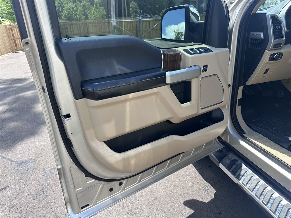 2017 Ford F150 Lariat photo