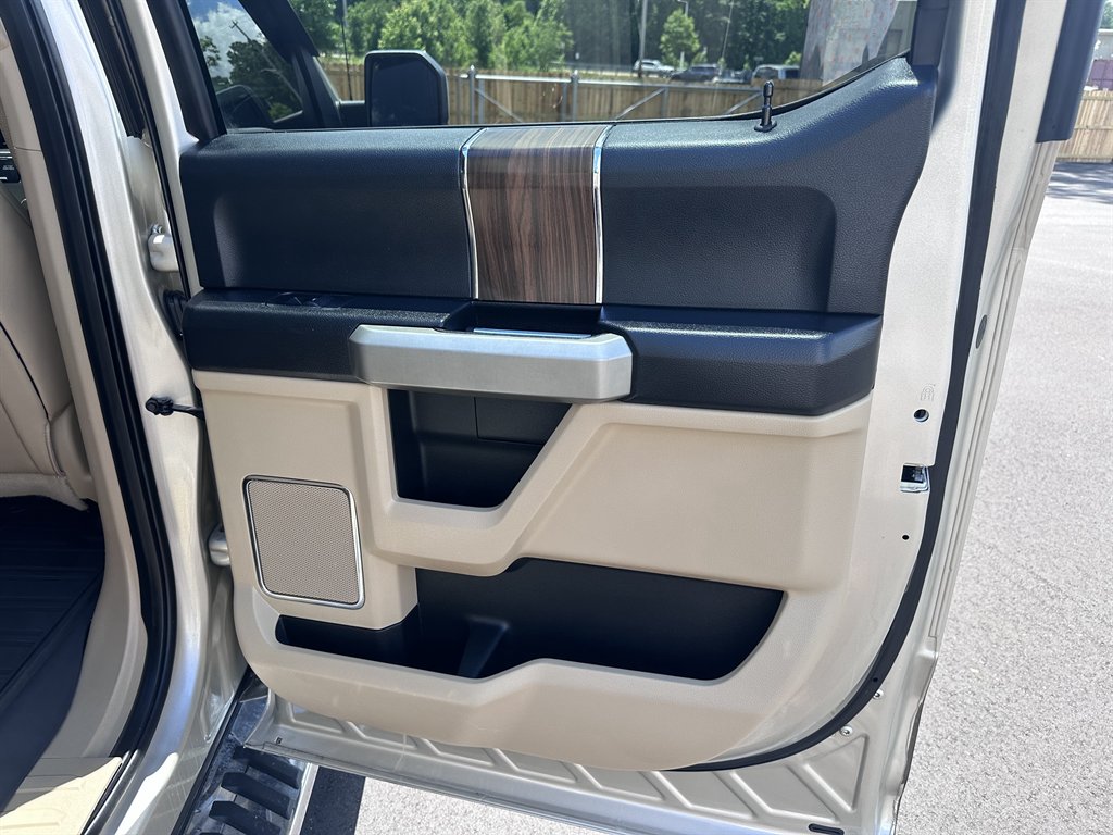 2017 Ford F150 Lariat photo