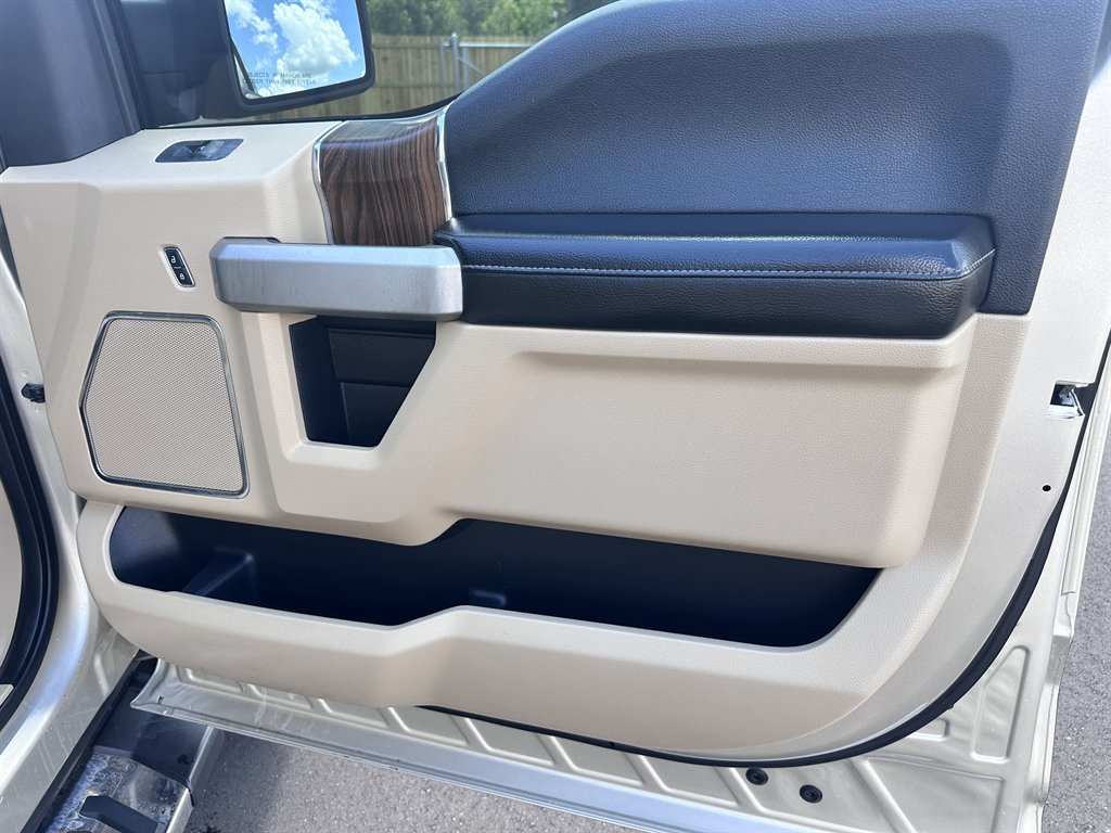 2017 Ford F150 Lariat photo