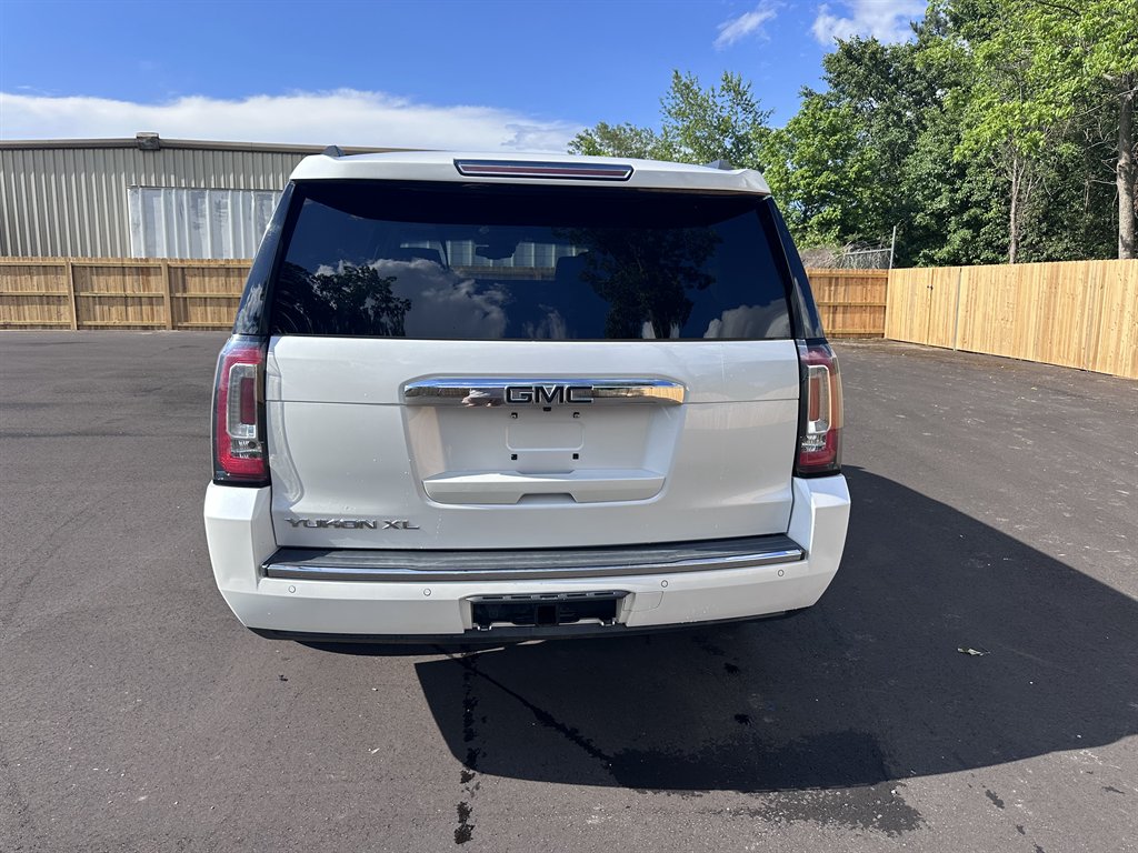 2017 GMC Yukon XL 1500 Denali photo