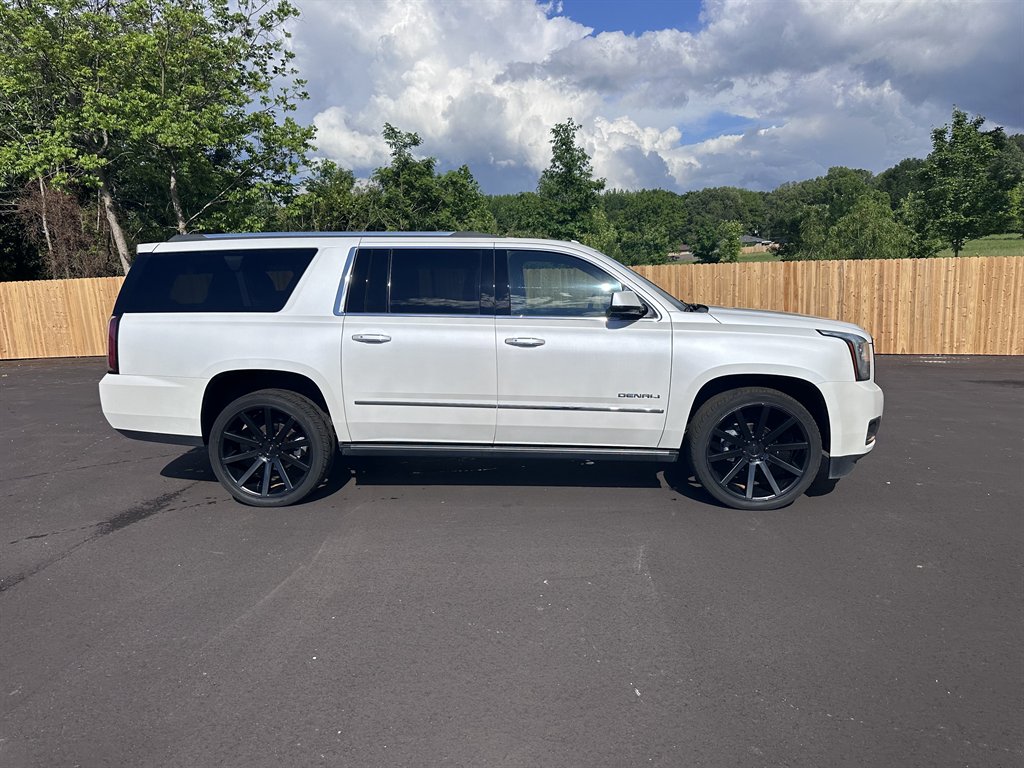 2017 GMC Yukon XL 1500 Denali photo