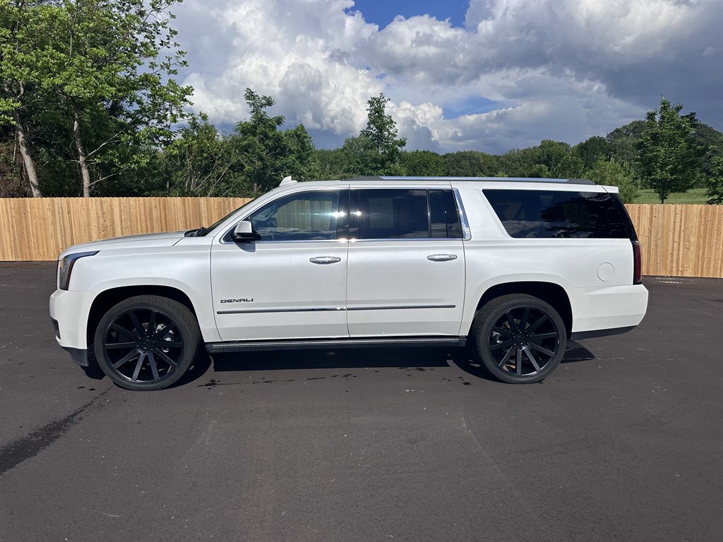 2017 GMC Yukon XL 1500 Denali photo