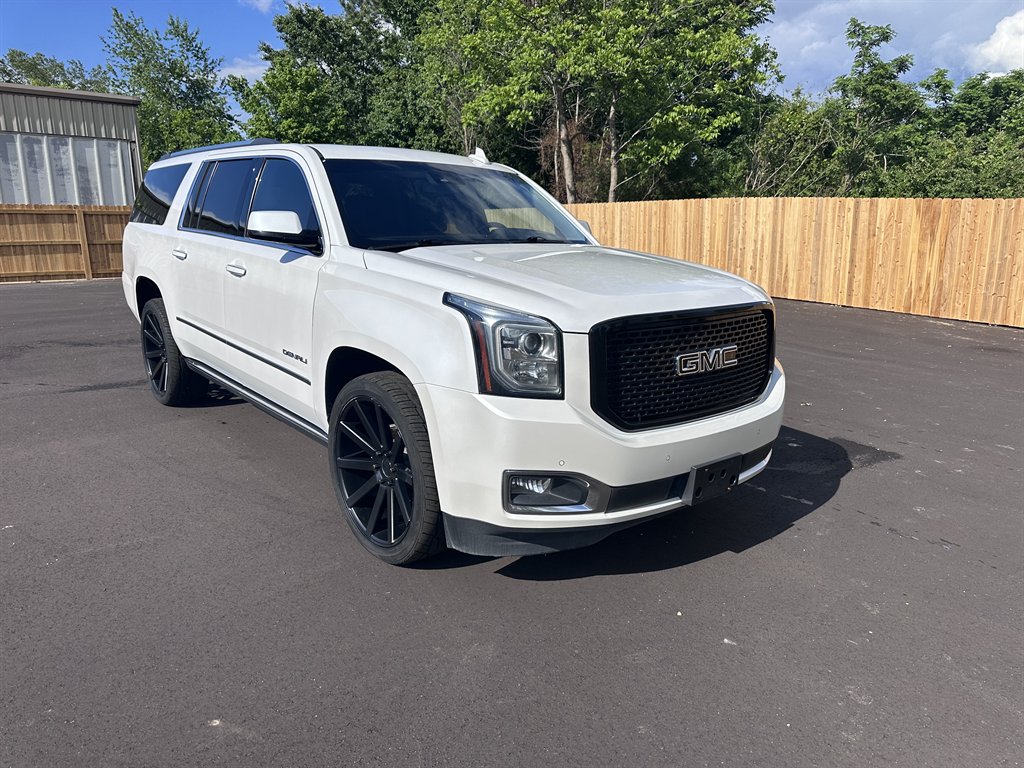 2017 GMC Yukon XL 1500 Denali photo