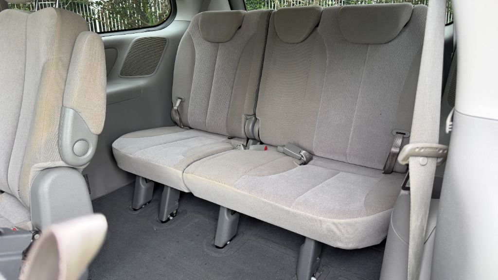 2010 Kia Sedona - $8,387