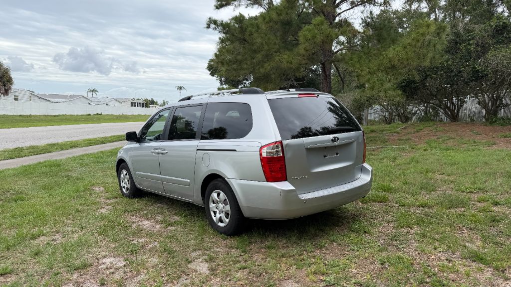 2010 Kia Sedona - $8,387