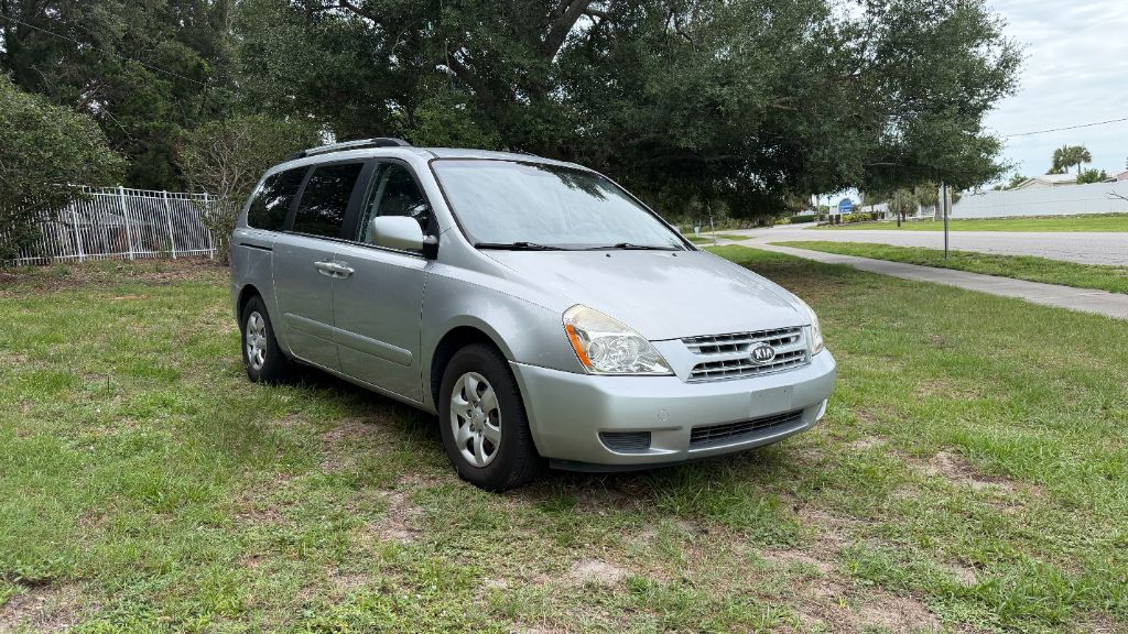 2010 Kia Sedona - $8,387