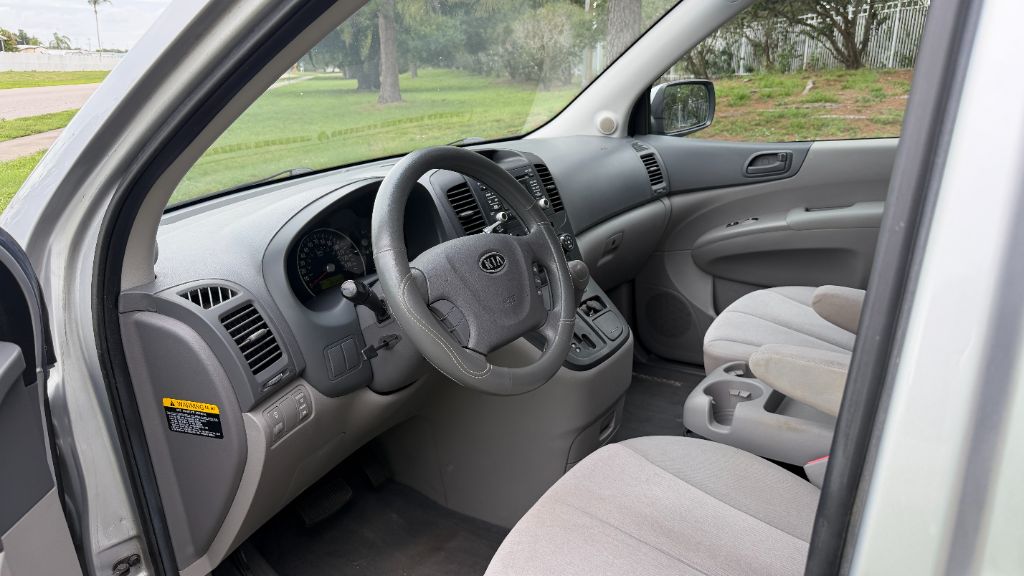 2010 Kia Sedona - $8,387