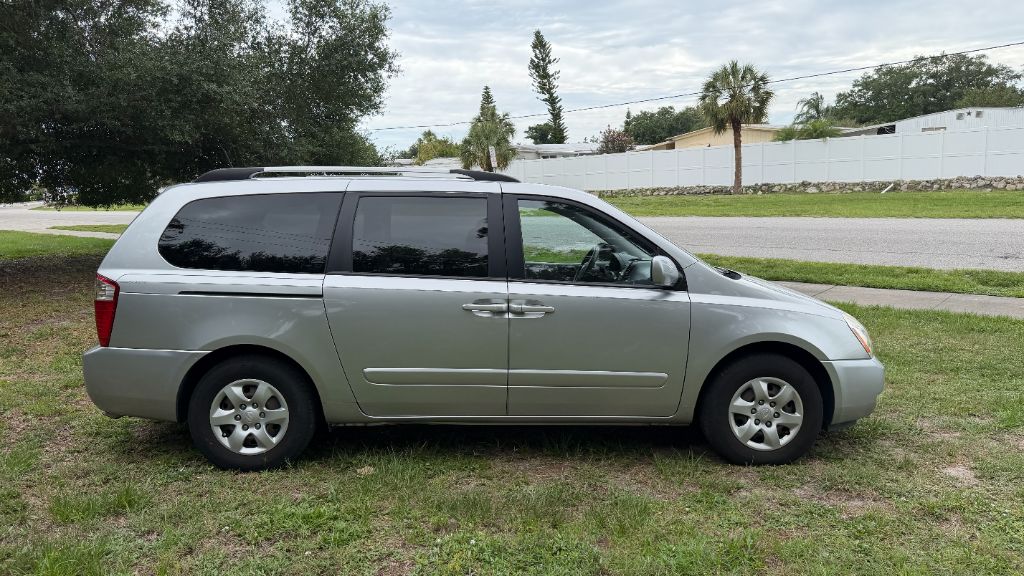 2010 Kia Sedona - $8,387