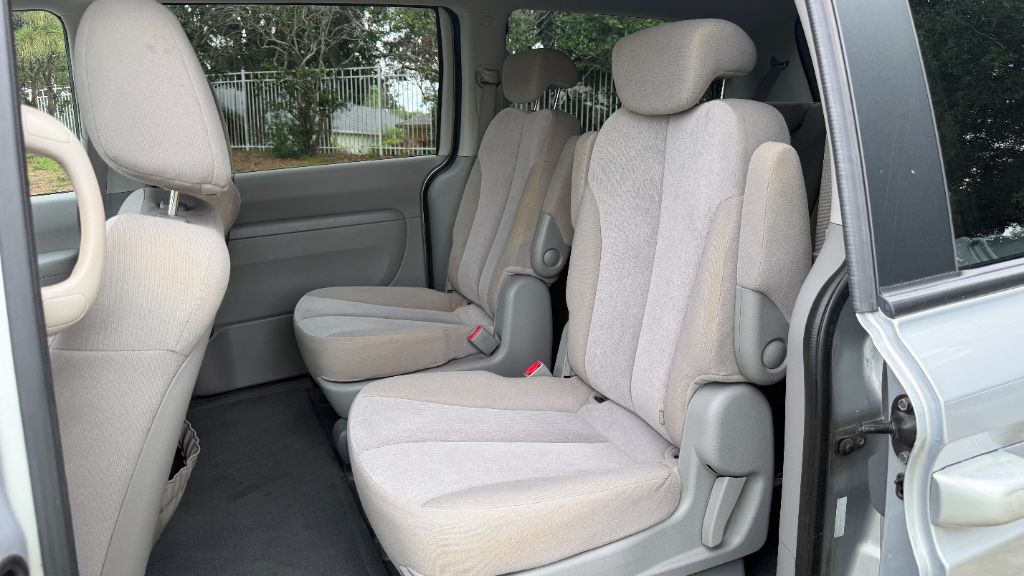 2010 Kia Sedona - $8,387