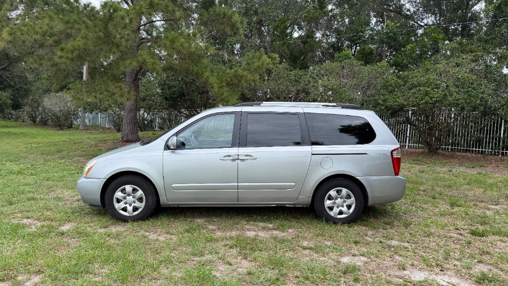2010 Kia Sedona - $8,387