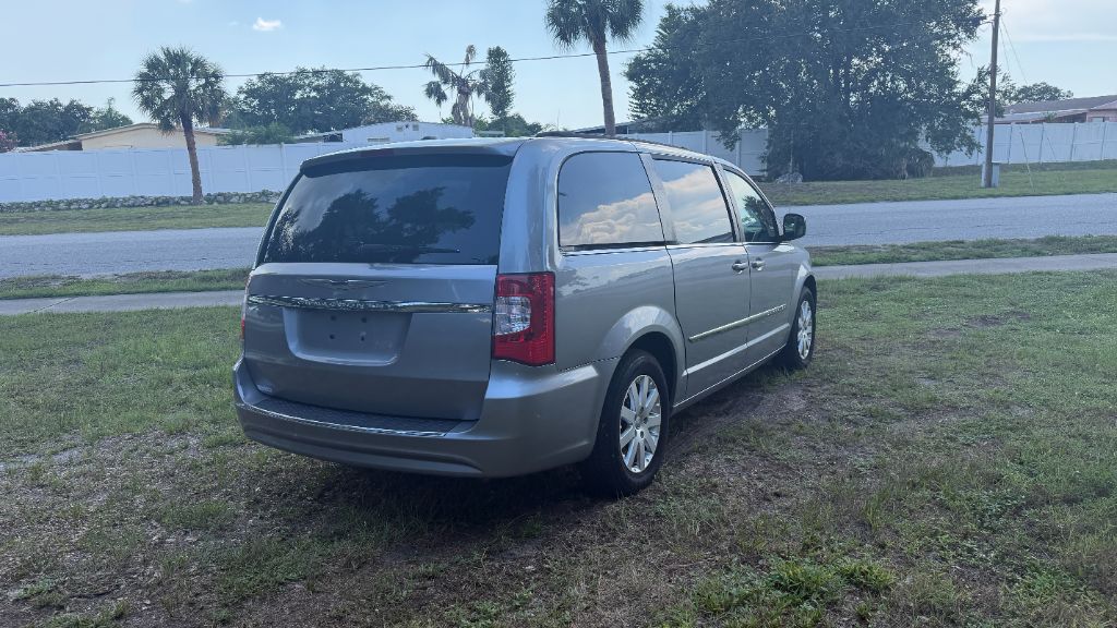 2016 Chrysler Town & Country - $9,387