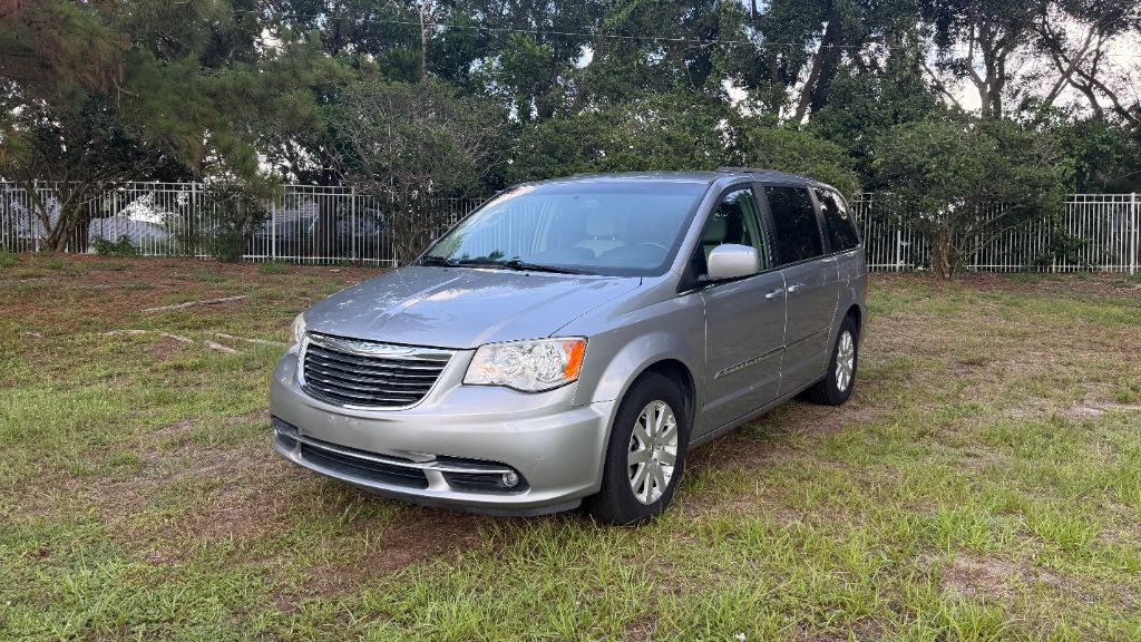 2016 Chrysler Town & Country - $9,387