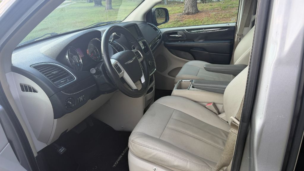 2016 Chrysler Town & Country - $9,387